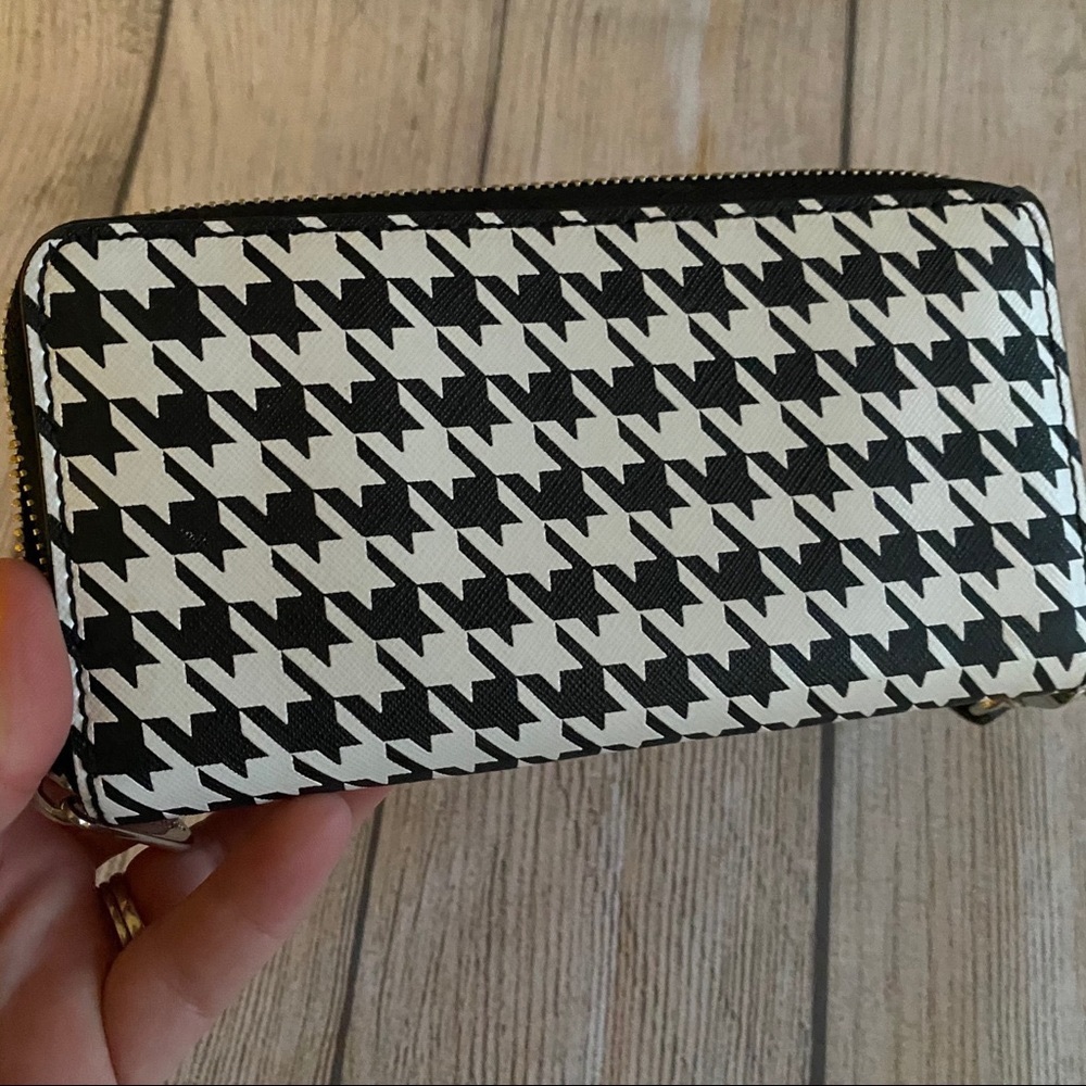 Michael Kors black and white wallet/wristlet - Picture 4 of 8